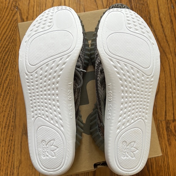 Yeezy Boost 350 Beluga v2 - Picture 8 of 16